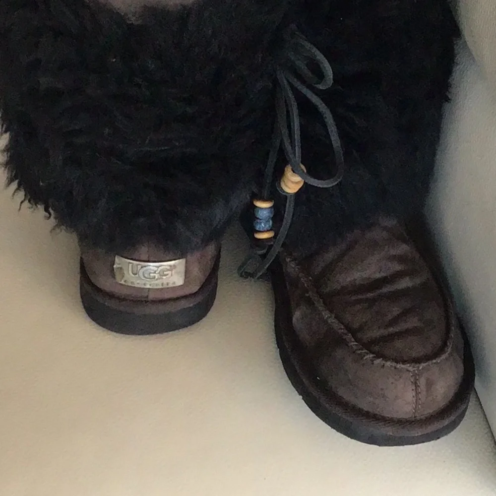 Size 9 furry uggs - Picture 3 of 6